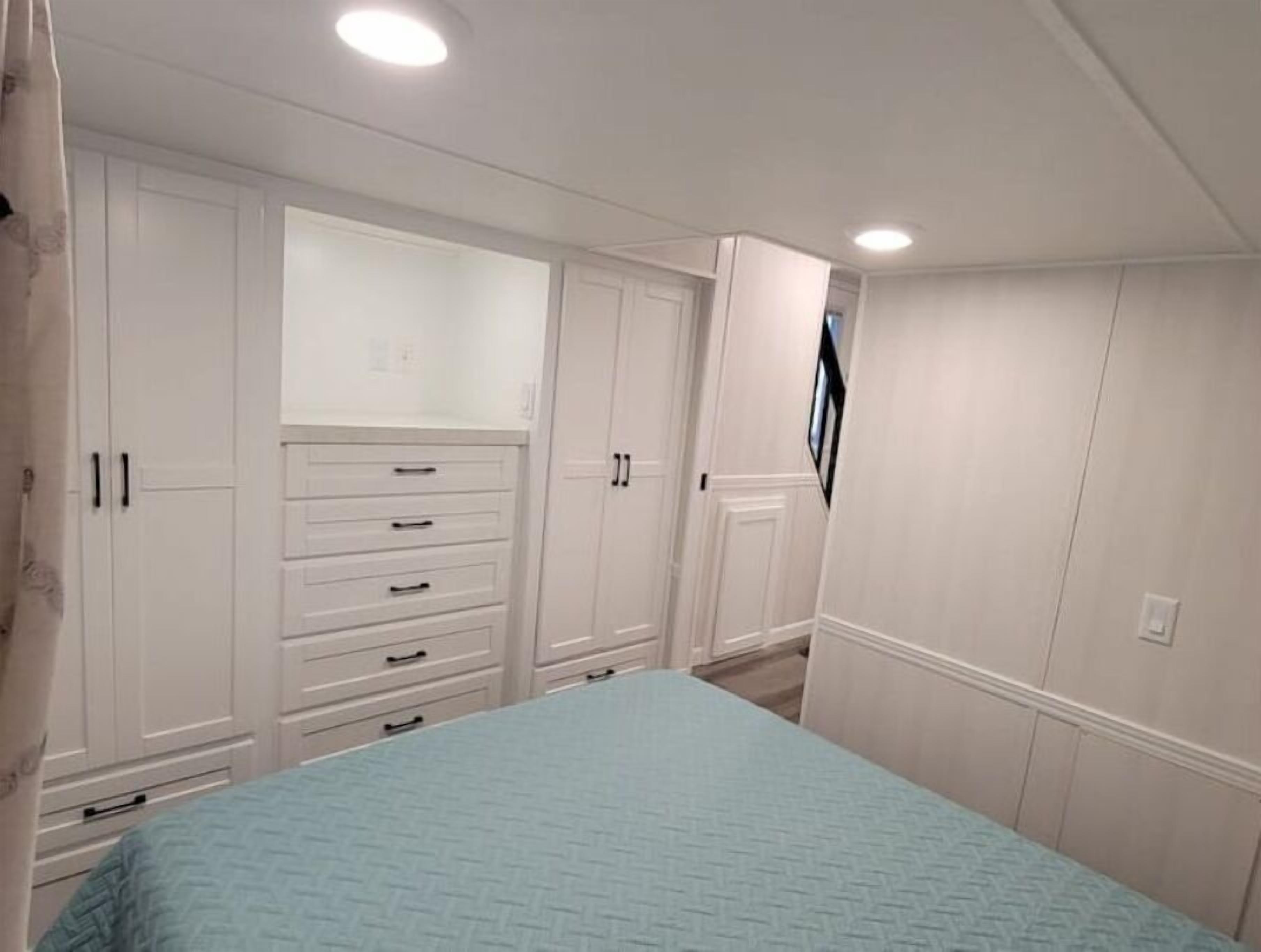 2 bedrooms, bed sheets