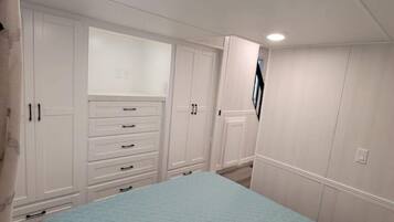 2 bedrooms, bed sheets