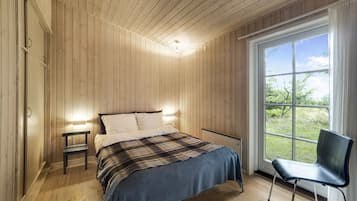 3 bedrooms, iron/ironing board, free WiFi, wheelchair access