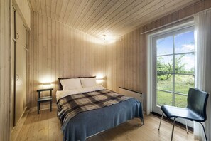 3 bedrooms, iron/ironing board, free WiFi, wheelchair access