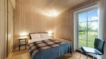 3 bedrooms, iron/ironing board, free WiFi, wheelchair access