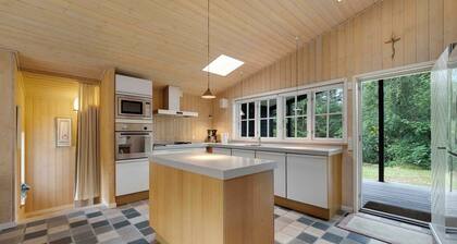 Beautiful house, 1st row to the water