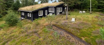 Beautiful house 1st row to the water