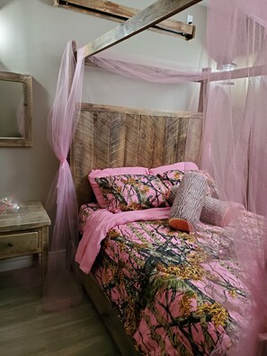 4 bedrooms, free WiFi, bed sheets