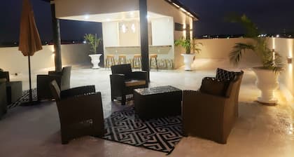 Modern Comfort and Quiet Convenience - Herstelling, East Bank