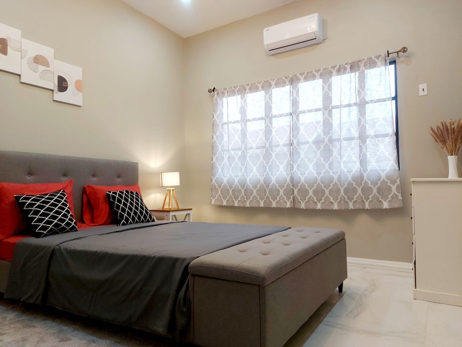 2 多间卧室、熨斗/熨衣板、免费 WiFi、床单