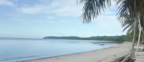 Playa privada, arena blanca, traslado desde/hacia la playa gratis