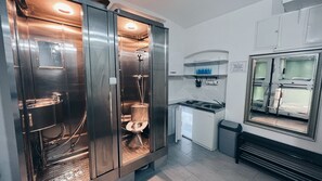 Dusche, Haartrockner, Handtücher