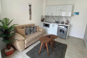 TV - 1 Bed Apartment - Balcony, Pool, Parking (Hurghada)