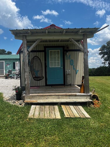 HOLY MOLY looking for small family to spend time. Sleeps 5