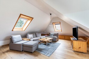 TV, DVD player, stereo - Holiday Home "Herich" with Sea View, Garden and Wi-Fi (Nieblum)