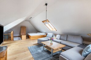 Fernseher, DVD-Player, Stereoanlage