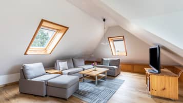 Een televisie, een dvd-speler en een stereo