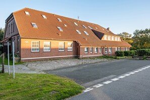 Exterior - Holiday Apartment "Günthers Friesenstube" with Shared Garden (Jade)