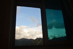 Ropa de cama hipoalergénica, minibar, escritorio y wifi gratis 