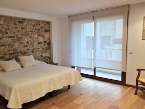3 bedrooms, iron/ironing board, internet