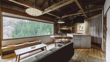 1 Schlafzimmer, kostenlose Minibar, Zimmersafe, individuell dekoriert