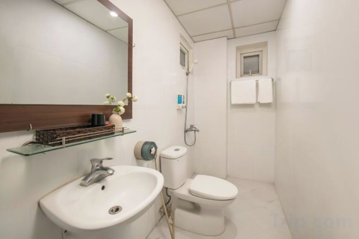 Bathroom | Free toiletries, hair dryer, bathrobes, slippers