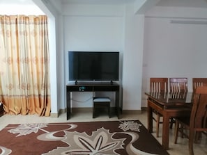 Family Studio Suite, Kitchen | Private kitchen | Electric kettle