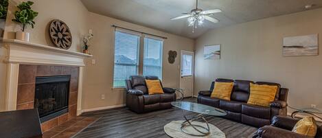 Smart TV, fireplace, table tennis