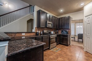 Fridge, microwave, oven, stovetop - New Beautiful 4/BR Vacation Home (Katy)