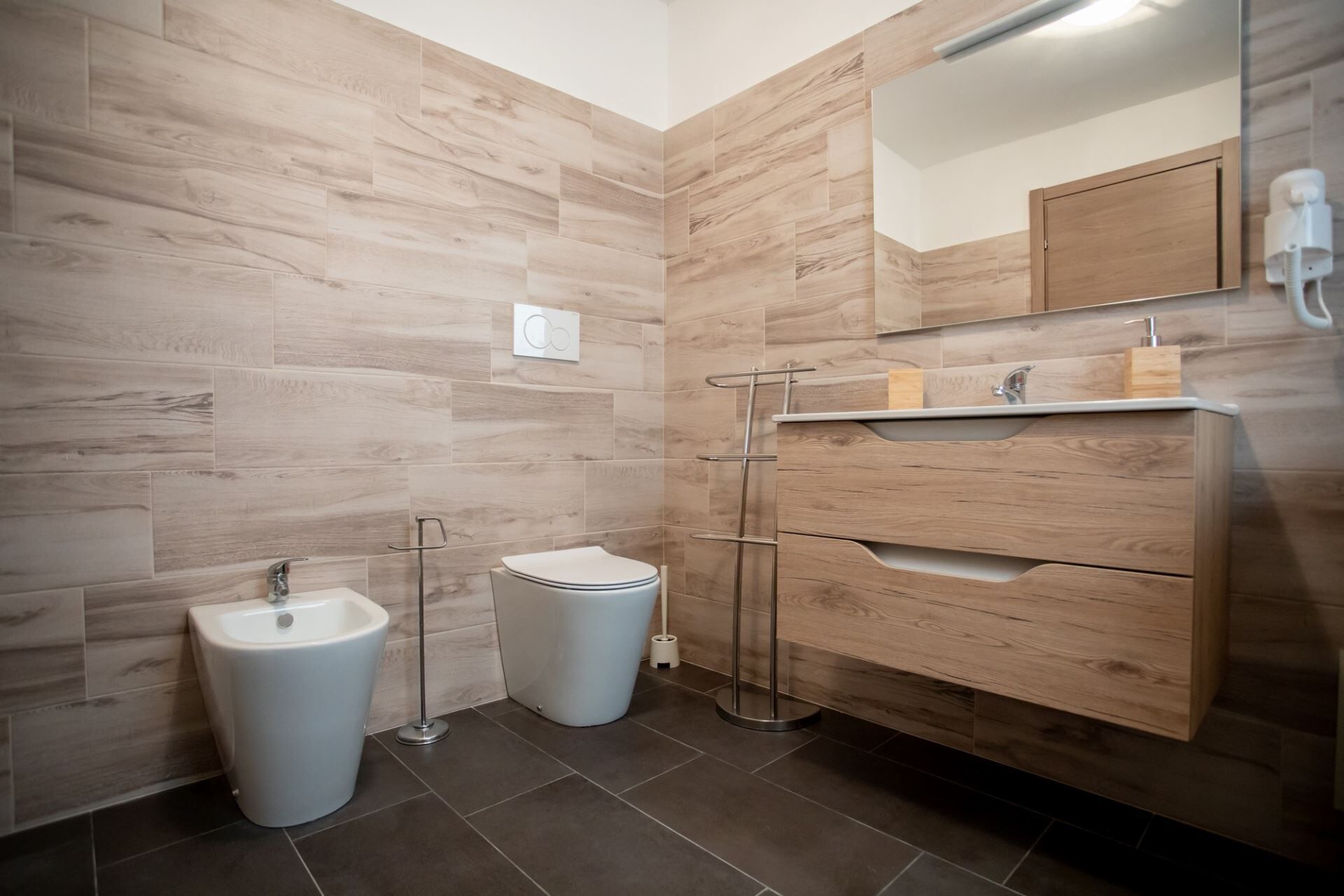 Ducha, secador de pelo, bidet