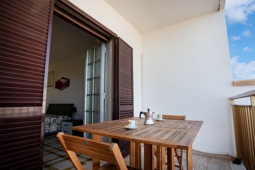 Lya studio | central house, balcony, a/c, wifi