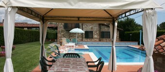 8 people villa with private pool and garden, situated near Castiglione del Lago. One of the ground f