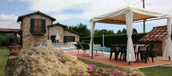 Villa für 8 Personen mit privatem Pool und Garten, in der Nähe von Castiglione del Lago gelegen. Ein