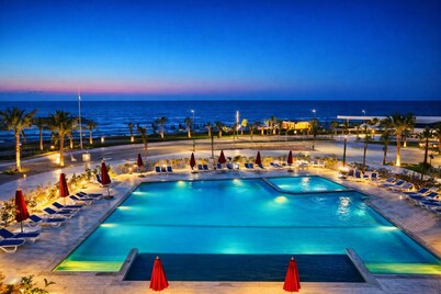 Elegant Family Chalet with Pool View in Porto Said Resort