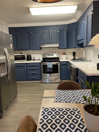 Cozy1King1Queen1.5bth2min Frm UpTown