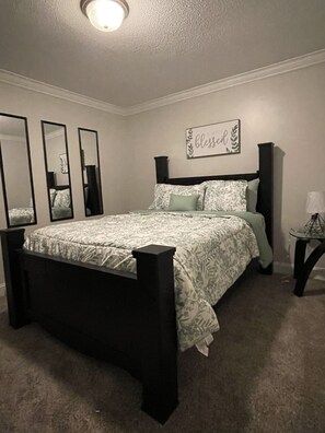 2 soverom, safe på rommet, strykejern/-brett og wi-fi (inkludert)