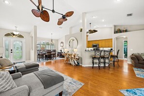 Smart TV, books - Beautiful Vacation Home - Heated pool (North Port)