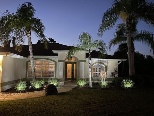 Exterior - Beautiful Vacation Home - Heated pool (North Port)