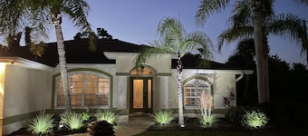 Beautiful Vacation Home - Heated pool