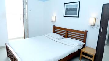Hypo-allergenic bedding, free WiFi