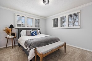 5 habitaciones, tabla de planchar con plancha y cuna de viaje 