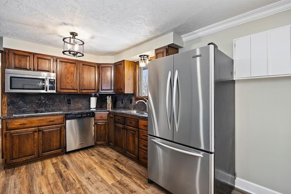 Geladeira, micro-ondas, fogão, cooktop