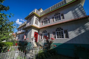 Front of property - DEWAN E KHAS Hotel Skardu (Skardu)