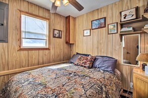 2 bedrooms, bed sheets - Secluded Remer Cabin w/ Lake Access! (Remer)
