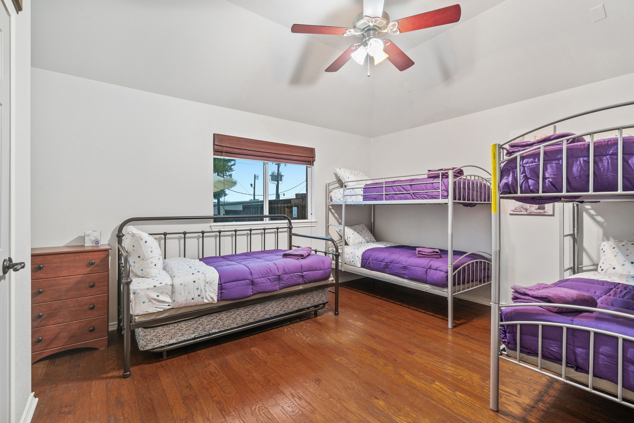 5 Schlafzimmer, Bügeleisen/Bügelbrett, kostenloses WLAN, Bettwäsche