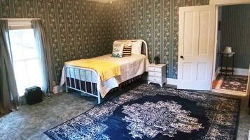 2 slaapkamers, een bureau, een strijkplank/strijkijzer, gratis wifi