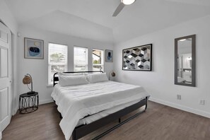 4 bedrooms, iron/ironing board - Home with Heated Pool, Hot Tub and Amazing MT View (El Paso)