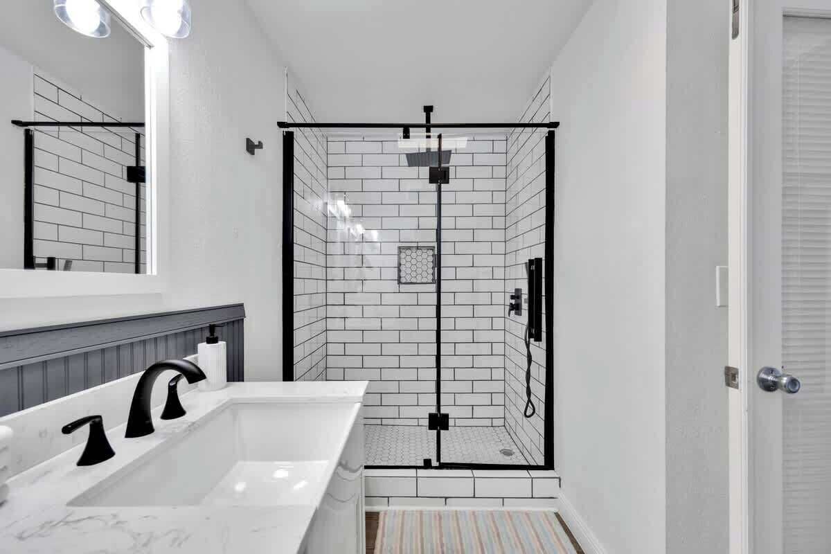 Dusche, kostenlose Toilettenartikel