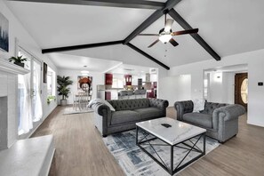 TV - Home with Heated Pool, Hot Tub and Amazing MT View (El Paso)