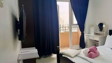 1 bedroom, in-room safe, iron/ironing board, free WiFi