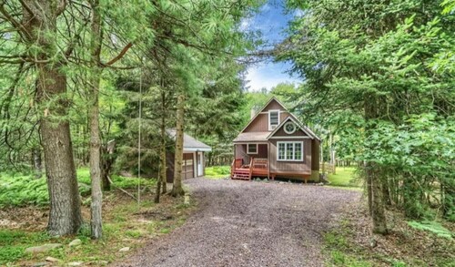 Charming Colville Cottage with King Bed/Deck/Pet Friendly! 