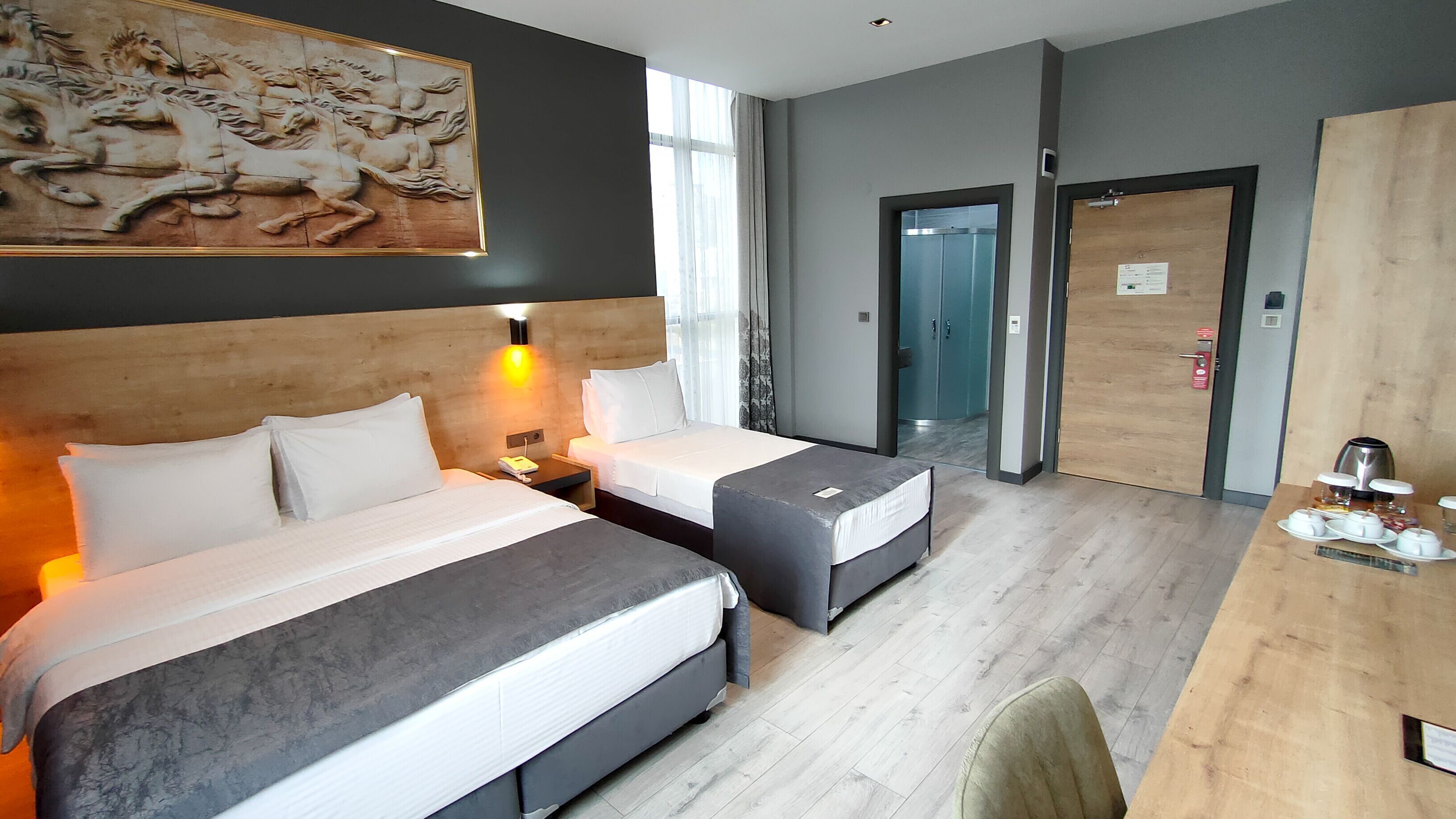Ropa de cama de alta calidad y minibar 