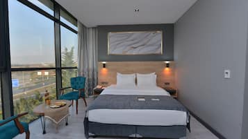 Deluxe-Zimmer | Hochwertige Bettwaren, Minibar, Zimmersafe, Schreibtisch