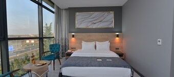 MILLS HOTEL